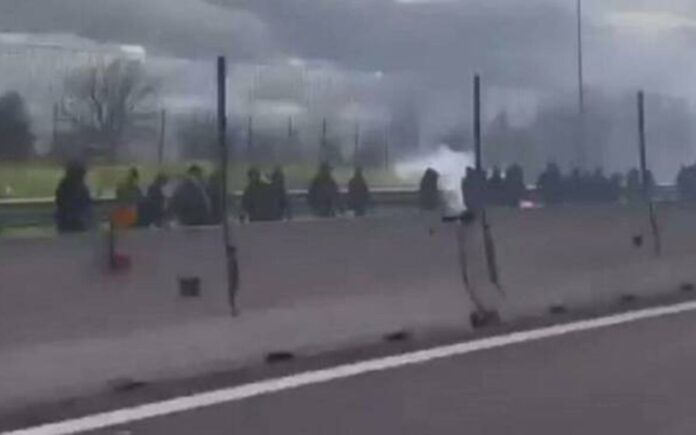 scontri ultras napoli roma autostrada