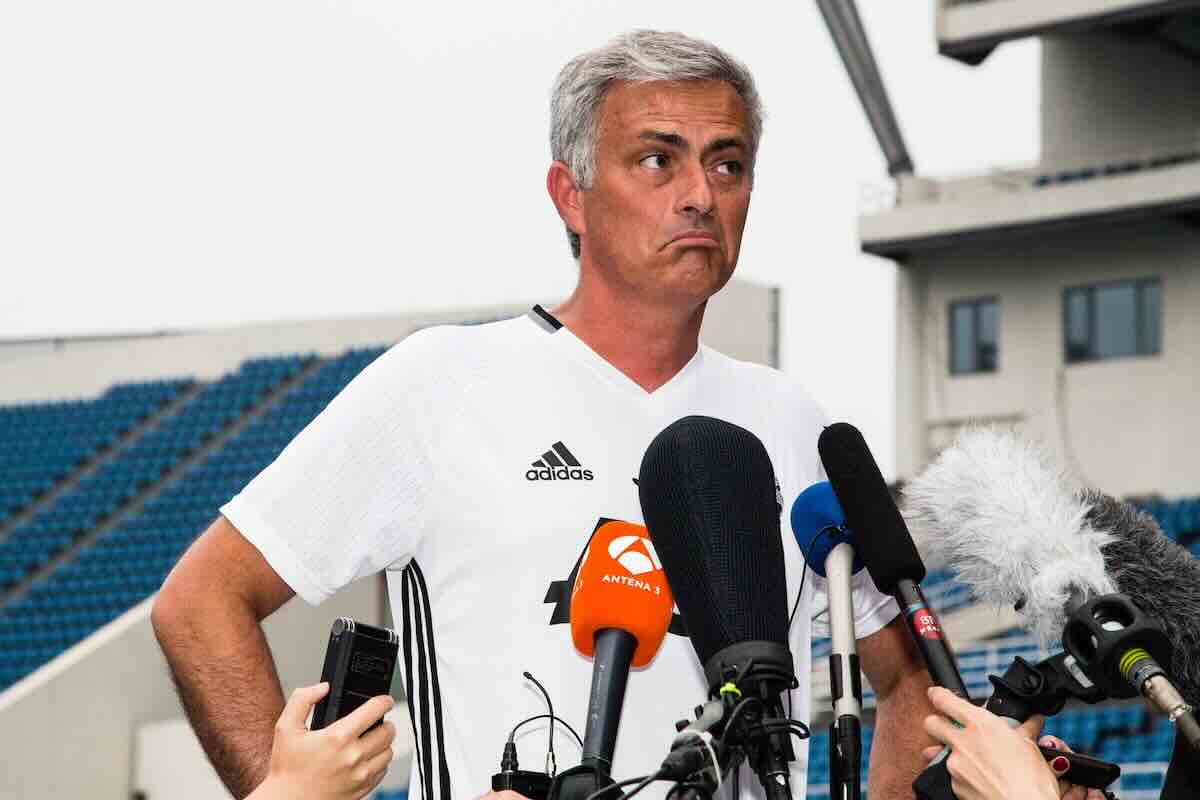 Mourinho durante una conferenza stampa